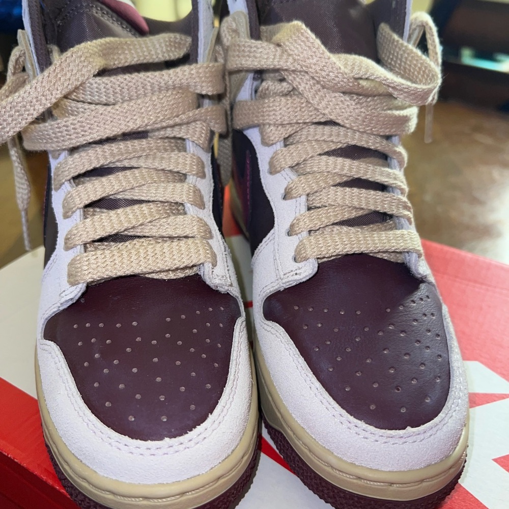 Nike Women's Sneakers in Maroon and Cream